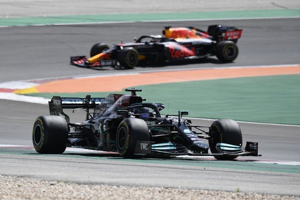 Versus / Hamilton no perdona y se impone en el GP de Portugal