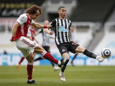 Arsenal vence al Newcastle de Miguel Almirón