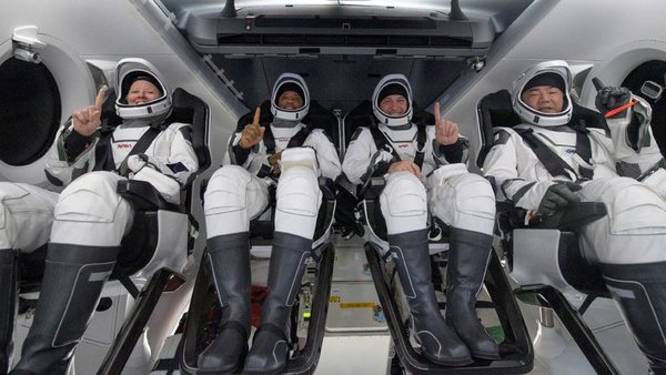 La nave de SpaceX con cuatro astronautas de la Estación Espacial Internacional regresó a la Tierra | Ñanduti