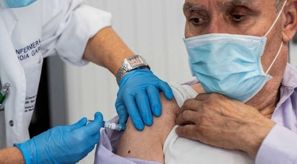 Diario HOY | Cuáles son los vacunatorios contra el COVID-19 habilitados para adultos mayores de 75 años