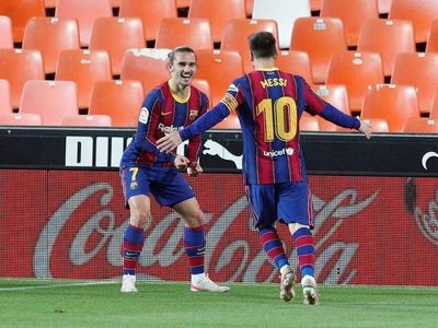 Barcelona remonta y mantiene el pulso a la Liga española