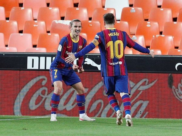 Barcelona remonta y mantiene el pulso a la Liga española