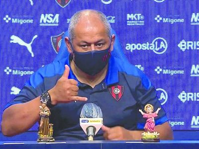 Ni el tapabocas pudo esconder la feroz sonrisa del Chiqui