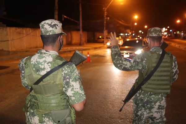 Efectivos de Fuerzas Militares colaboran en control de acatamiento de medidas sanitarias - ADN Digital