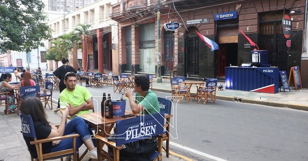 La Nación / Bares y restaurantes abrieron ayer