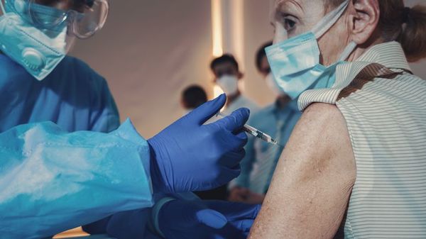 La CE propone facilitar la entrada en la UE de viajeros vacunados - Mundo - ABC Color