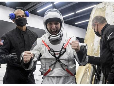 NASA: Concluye primer viaje comercial a estación espacial