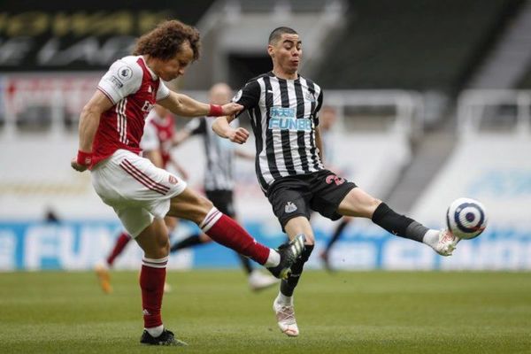 Arsenal vence al Newcastle de Miguel Almirón