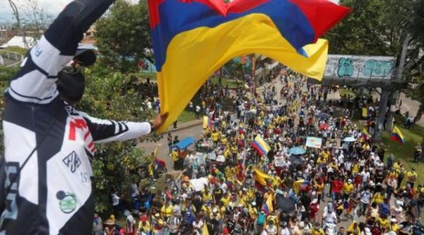 Masivas protestas por cuarto día consecutivo contra reforma tributaria en Colombia