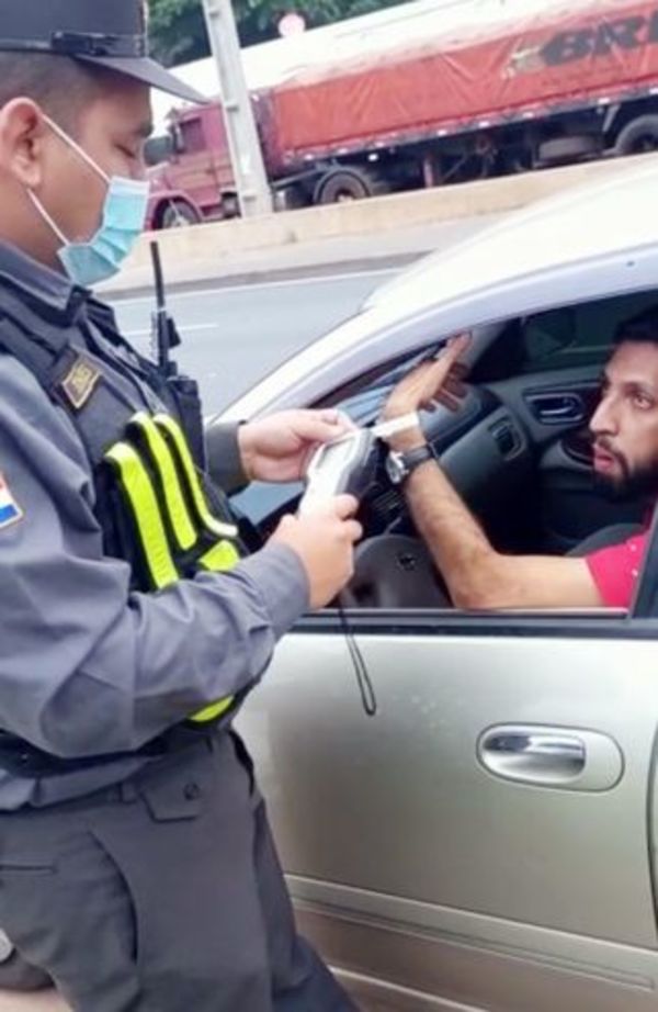Agentes de la Patrulla Caminera denuncian que fueron amenazados con armas blancas | Ñanduti