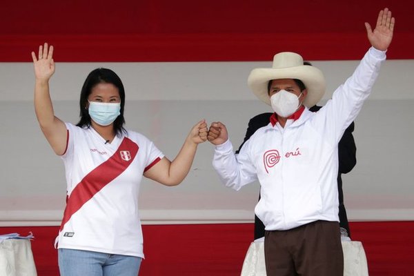 Elecciones en Perú: Keiko Fujimori redujo dos puntos la distancia con Pedro Castillo en las encuestas | .::Agencia IP::.