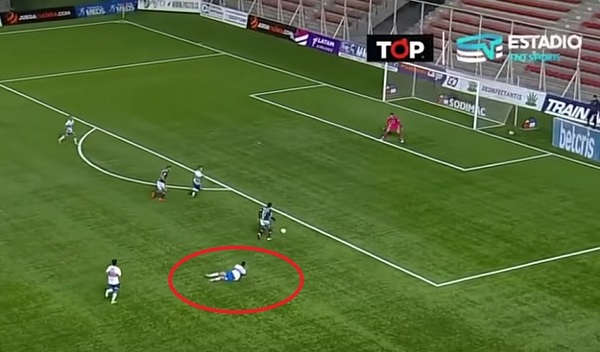 Vidangossy desparramó a la defensa de U Católica y marcó un golazo