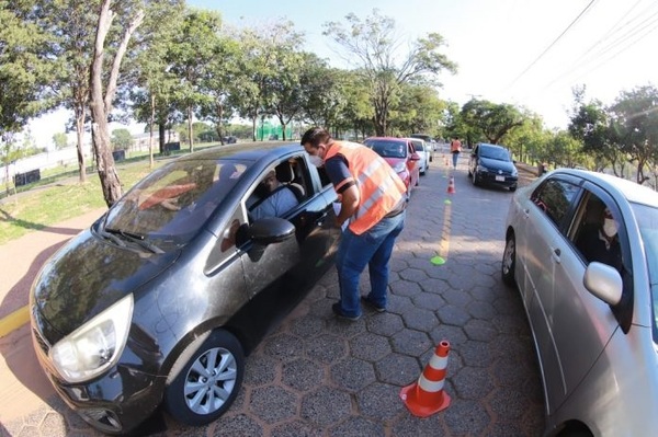 Arrancó la vacunación por terminación de número de cédula de identidad a mayores de 75 años