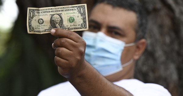La Nación / Venezuela aumenta salario mínimo a 2,5 dólares y no alcanza para un kilo de carne