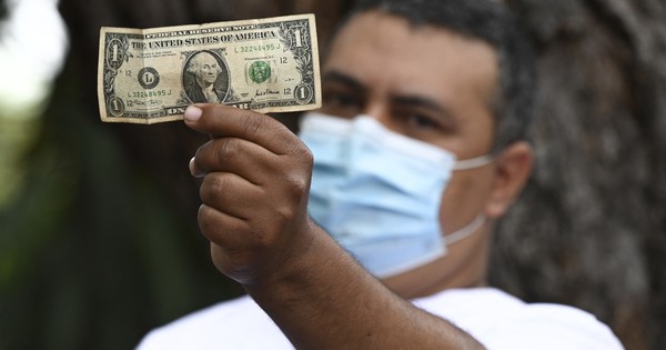 La Nación / Venezuela aumenta salario mínimo a 2,5 dólares y no alcanza para un kilo de carne