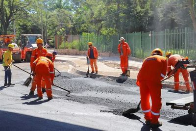 Sigue el asfaltado de la retrasada y encarecida obra del corredor vial Botánico - Nacionales - ABC Color