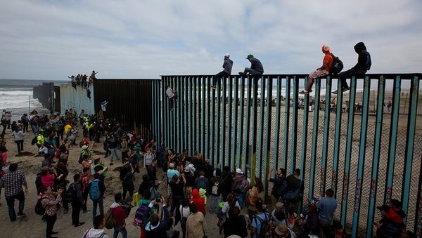 Estados Unidos comenzará a reunir a familias de migrantes separadas