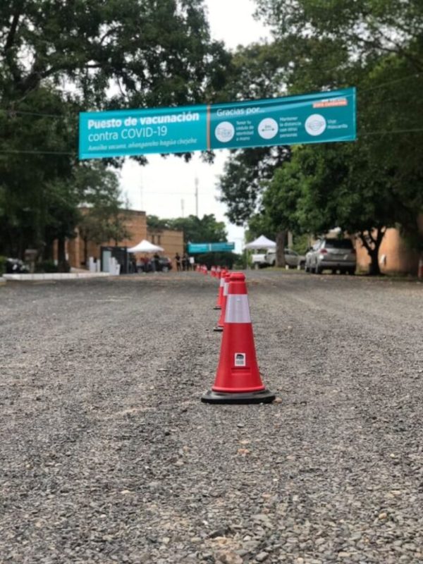 Unas cien personas ya pasaron por el “autovac” de la Facultad de Derecho de la UNA | Ñanduti