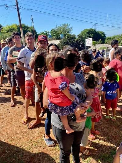Vergonzosa exposición de niños y adultos mayores durante mitín político
