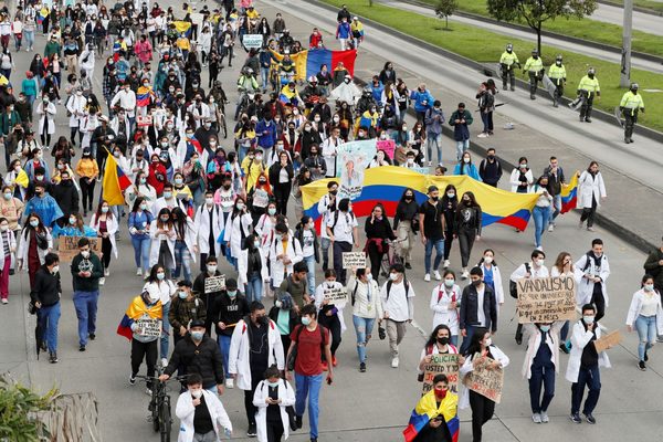 La Defensoría del Pueblo eleva a 19 los muertos durante las protestas en Colombia - MarketData