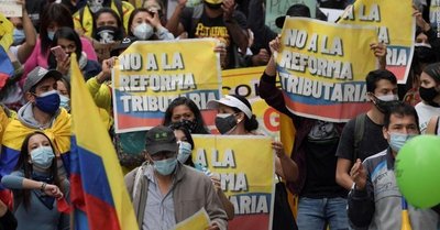 Renuncia el ministro de Hacienda de Colombia en medio de protestas