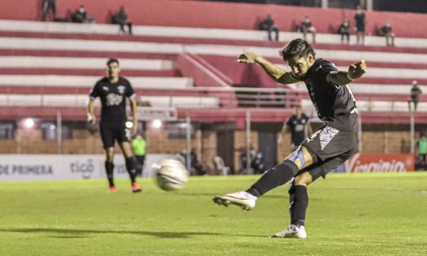 Libertad supera a River Plate en los Jardines y se aferra a la cima