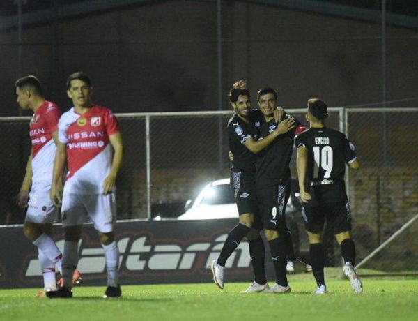 Libertad triunfa y es el único líder del torneo Apertura