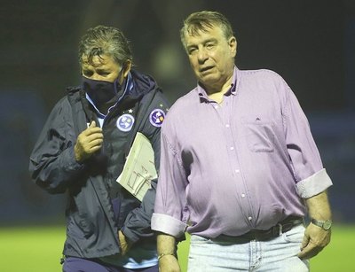 Crónica / Éver Almeida dejó Sol, que ahora busca técnico