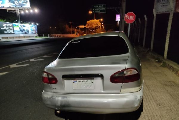 Abandonó su vehículo en viaducto, se metió bajo un puente y aún así no zafó de policías - Nacionales - ABC Color