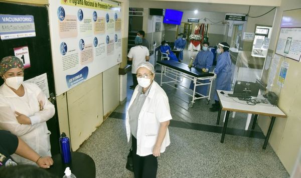 Pacientes con covid-19 son tratados cerca de vacunatorio - Nacionales - ABC Color