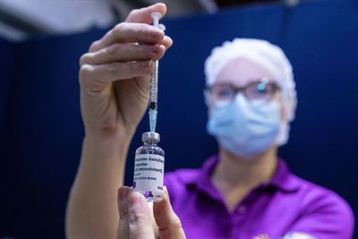 Francia estudia proponer AstraZeneca a los menores de 55 años si firman - Mundo - ABC Color