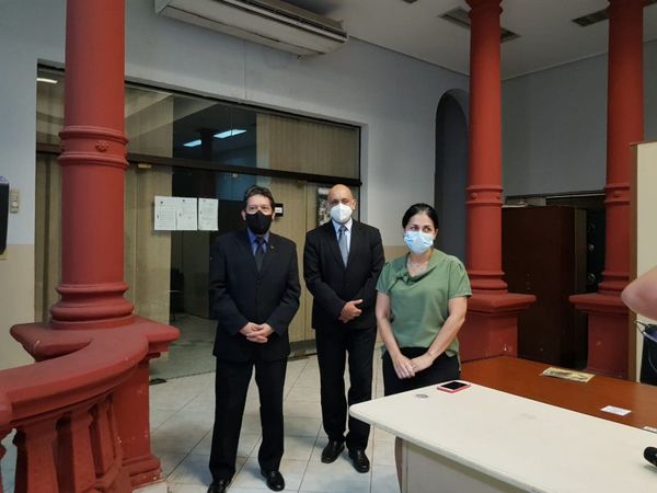 Madre de niña desaparecida en Emboscada pide investigar al abuelo