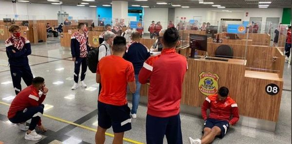 Independiente quedó retenido en el aeropuerto de Salvador - Fútbol - ABC Color