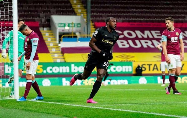 West Ham se mantiene vivo en su lucha por la Champions