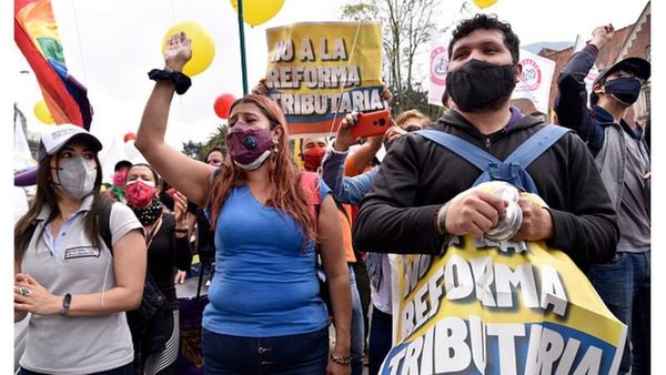 Colombia: Al menos 17 muertos y más de 800 heridos tras disturbios