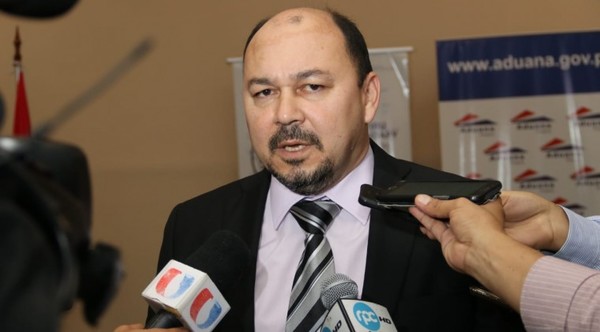 Aduanas da un duro golpe al contrabando de los celulares - La Clave