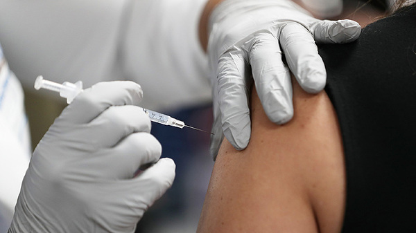 Fiscalía solicitó informes a Salud sobre personas vacunadas irregularmente