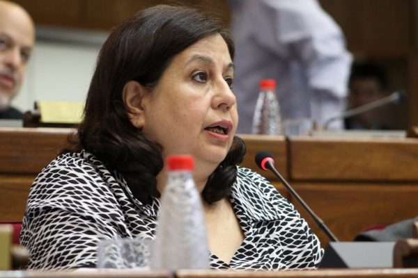 La vacunación VIP “refleja un histórico modelo clientelar” de la política paraguaya, según senadora | Ñanduti