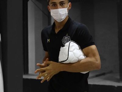 Escribió un poema para el jugador Ramón Sosa