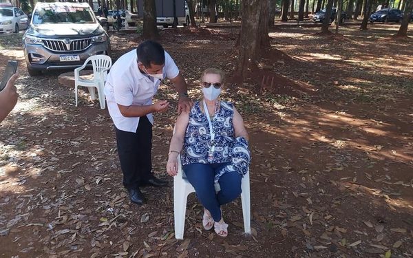 308 adultos mayores recibieron vacuna contra COVID en Alto Paraná