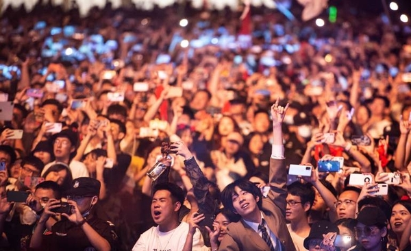 Diario HOY | "Tenemos suerte": los chinos salen en masa a las calles sin miedo a la pandemia