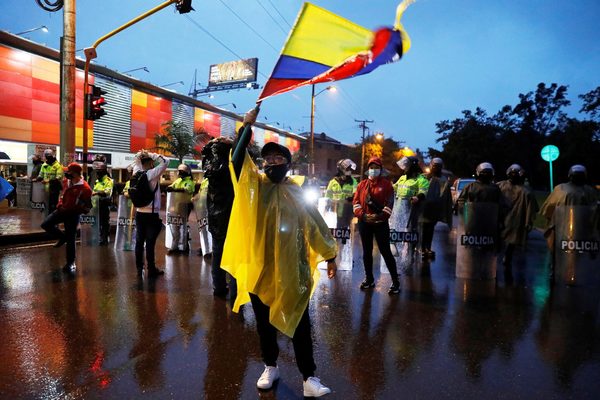 Denuncian la desaparición de 87 personas durante las protestas en Colombia - MarketData