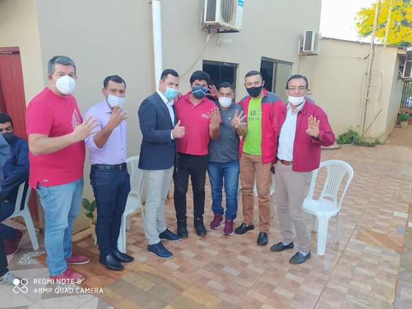 Julio Paredes recibe apoyo de correligionarios