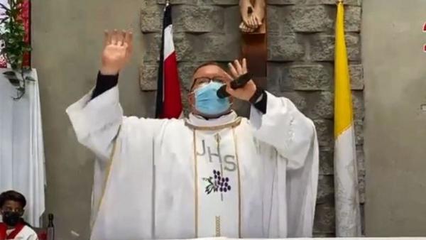 “Hay covid pa’ti, hay covid pa’mi”, la canción de un cura para que los feligreses se cuiden del virus