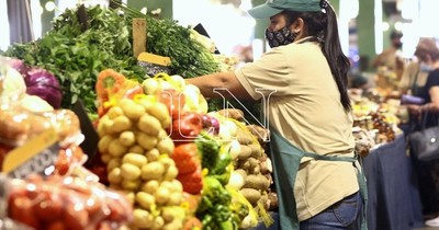 La Nación / Reducción de precios en abril corta los nueve meses consecutivos de inflación