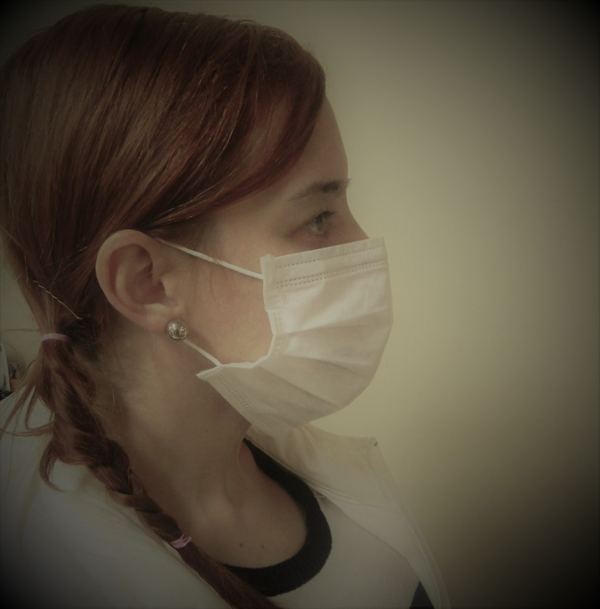 Médica exhorta a usar mascarilla quirúrgica para prevenir transmisión de COVID-19