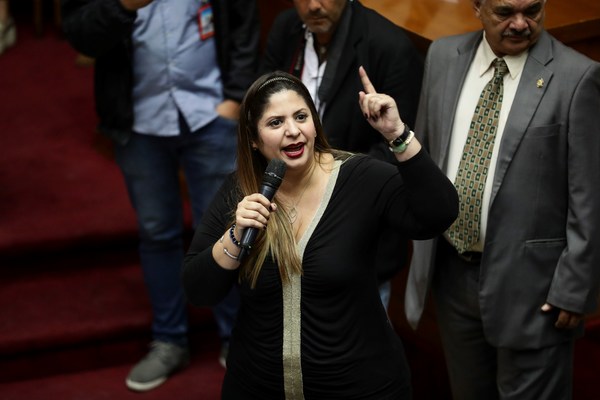 Subida del salario en Venezuela es un "mecanismo de control", según oposición - MarketData