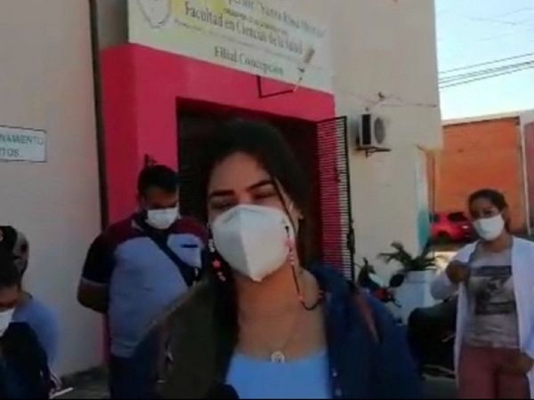 Estudiantes de salud exigen prácticas y descuentos de aranceles