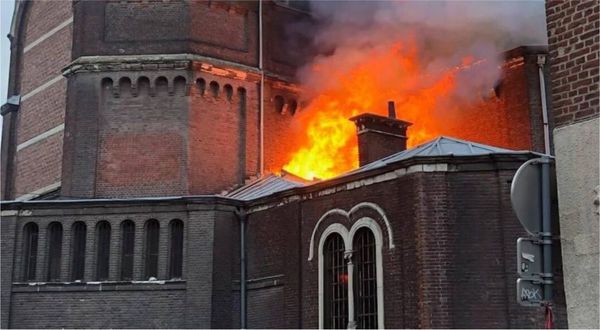 Otro llamativo incendio en una iglesia francesa