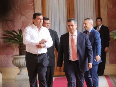 Denuncian infiltrados en lista para becas indígenas